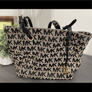 Michael Kors Jet Set Purse